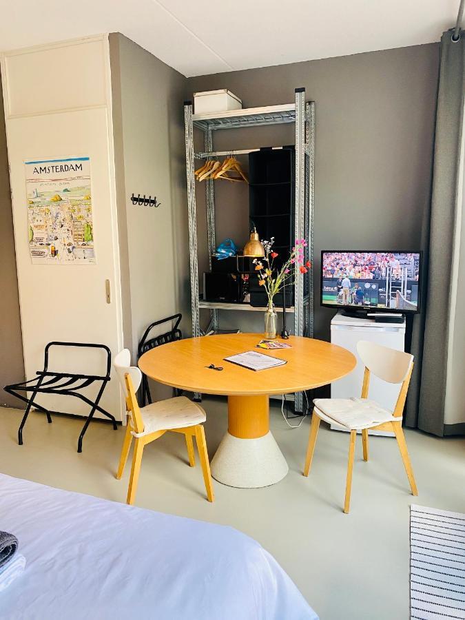 Private Studio With Free Car Parking Amsterdam Exterior photo